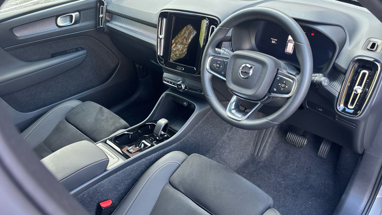 Volvo XC40 2.0 B4P Plus Dark 5dr Auto Petrol Estate